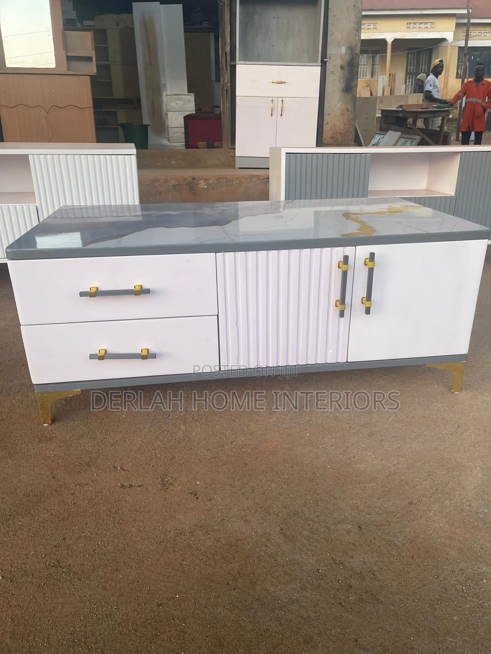 Fancy Quality Center Tables