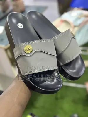 Men’S Classic Grey/Black Adidas Push in Sandals