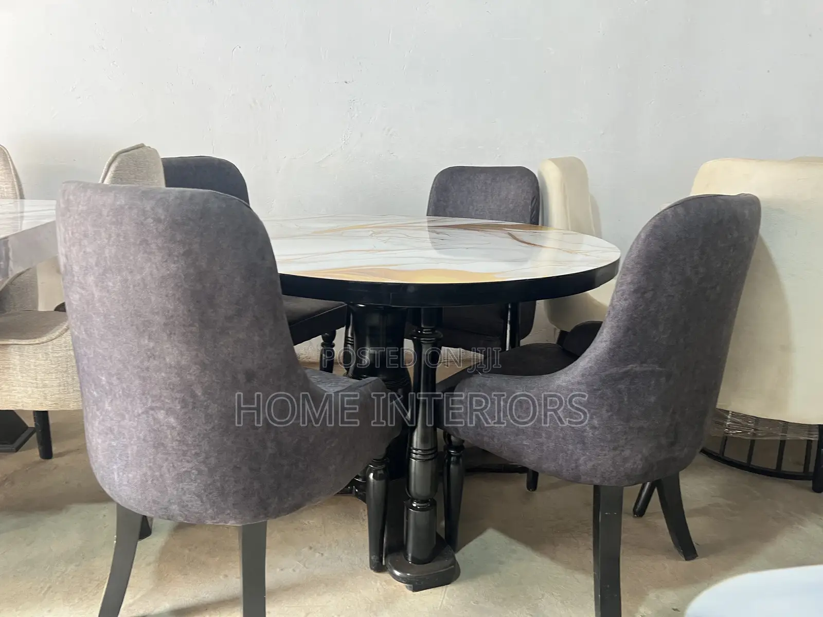 Affordable Circular Four Seats Dinning Table
