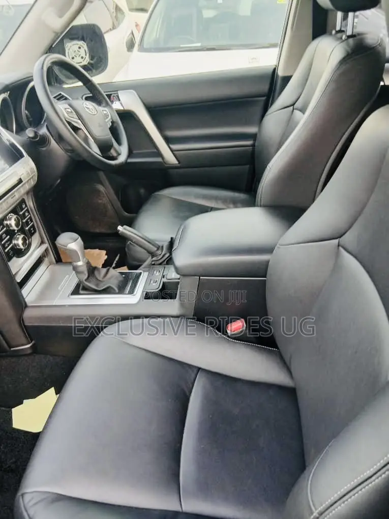 Toyota Land Cruiser Prado 2018 Gray