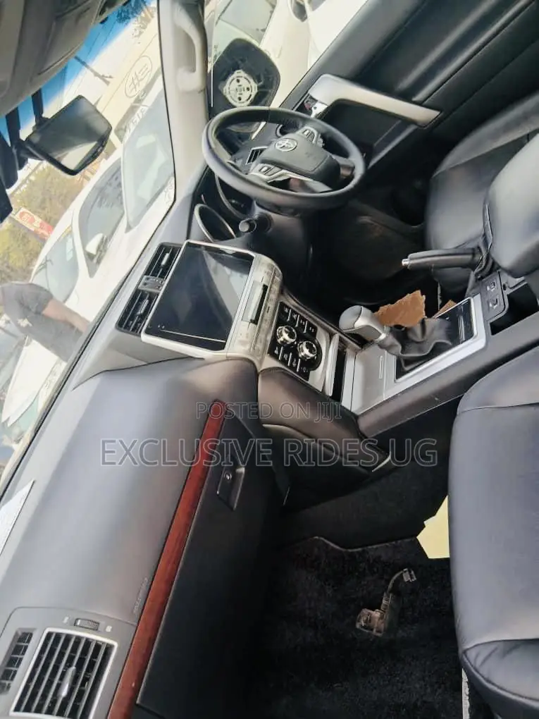 Toyota Land Cruiser Prado 2018 Gray