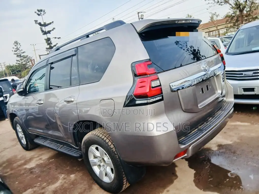 Toyota Land Cruiser Prado 2018 Gray