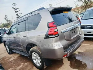 Toyota Land Cruiser Prado 2018 Gray
