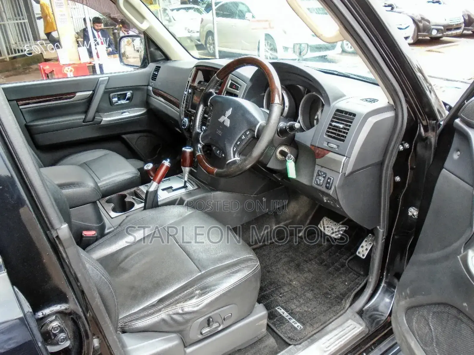 Mitsubishi Pajero 2012 Pearl