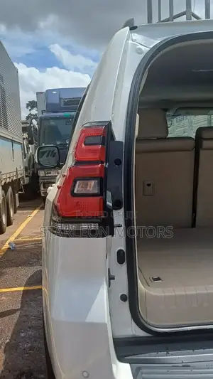 Toyota Land Cruiser Prado 2017 White