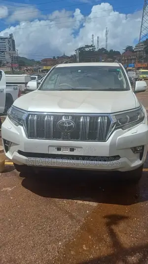 Toyota Land Cruiser Prado 2017 White
