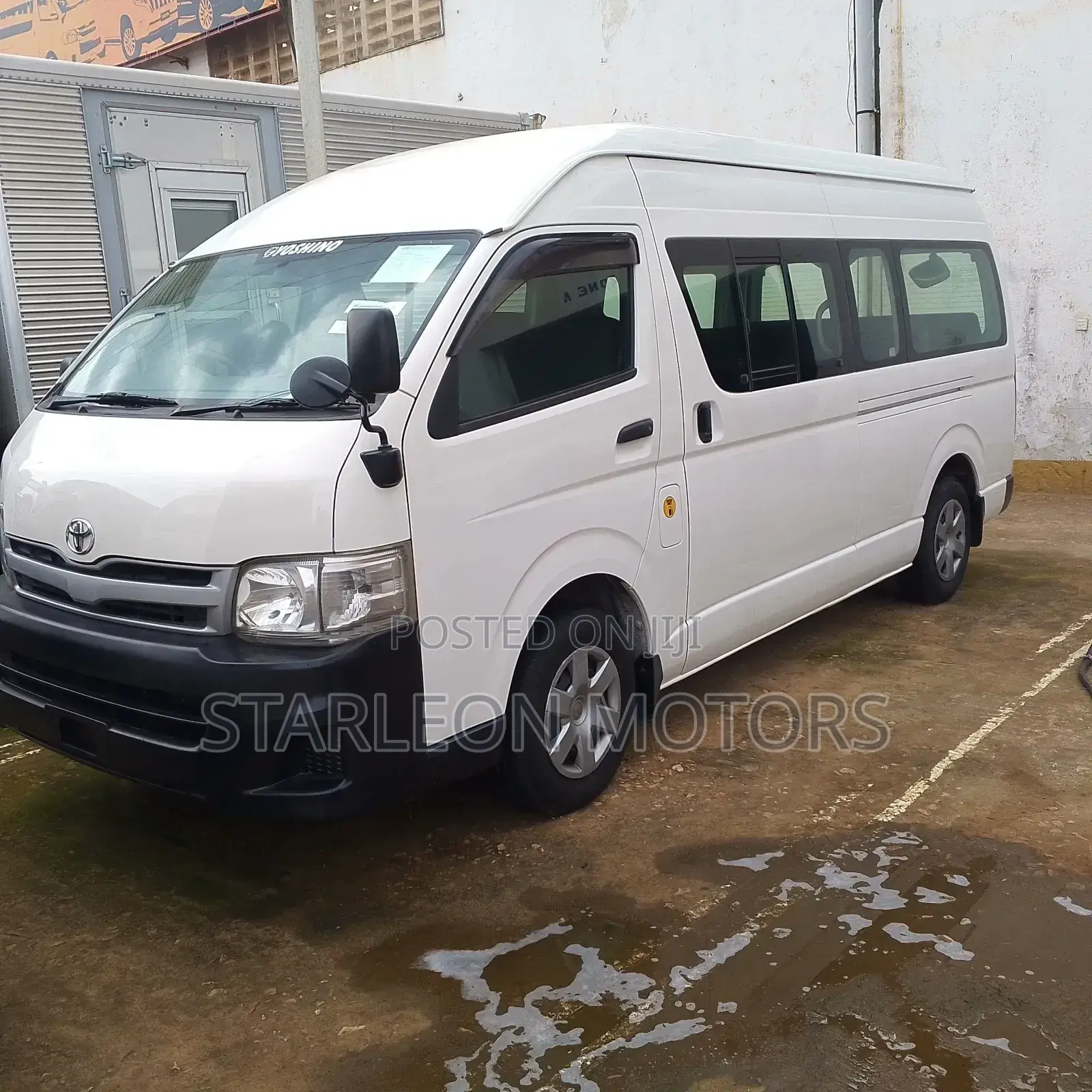 Toyota HiAce 2012