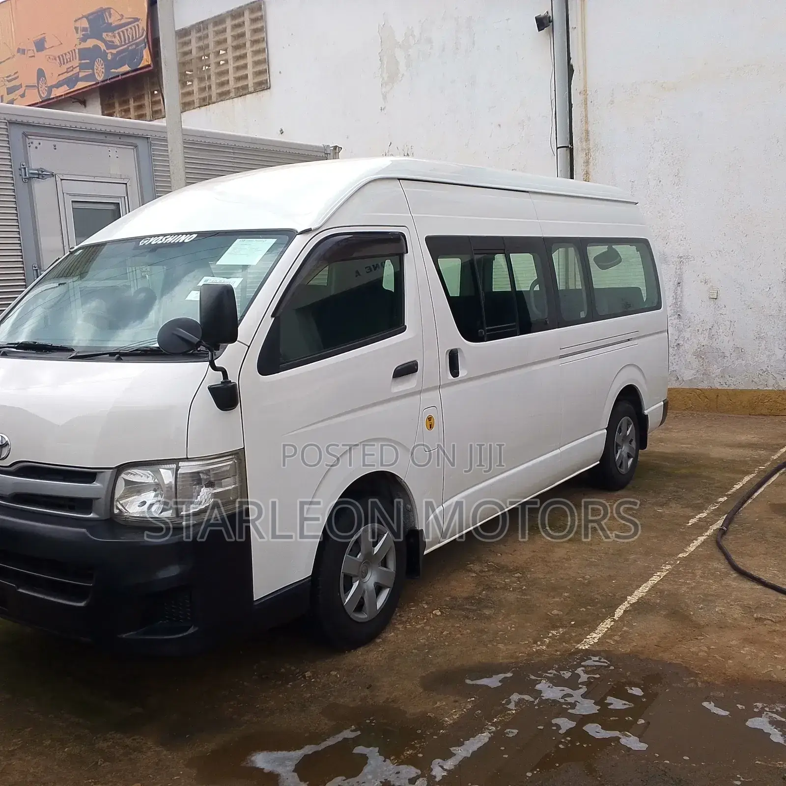 Toyota HiAce 2012