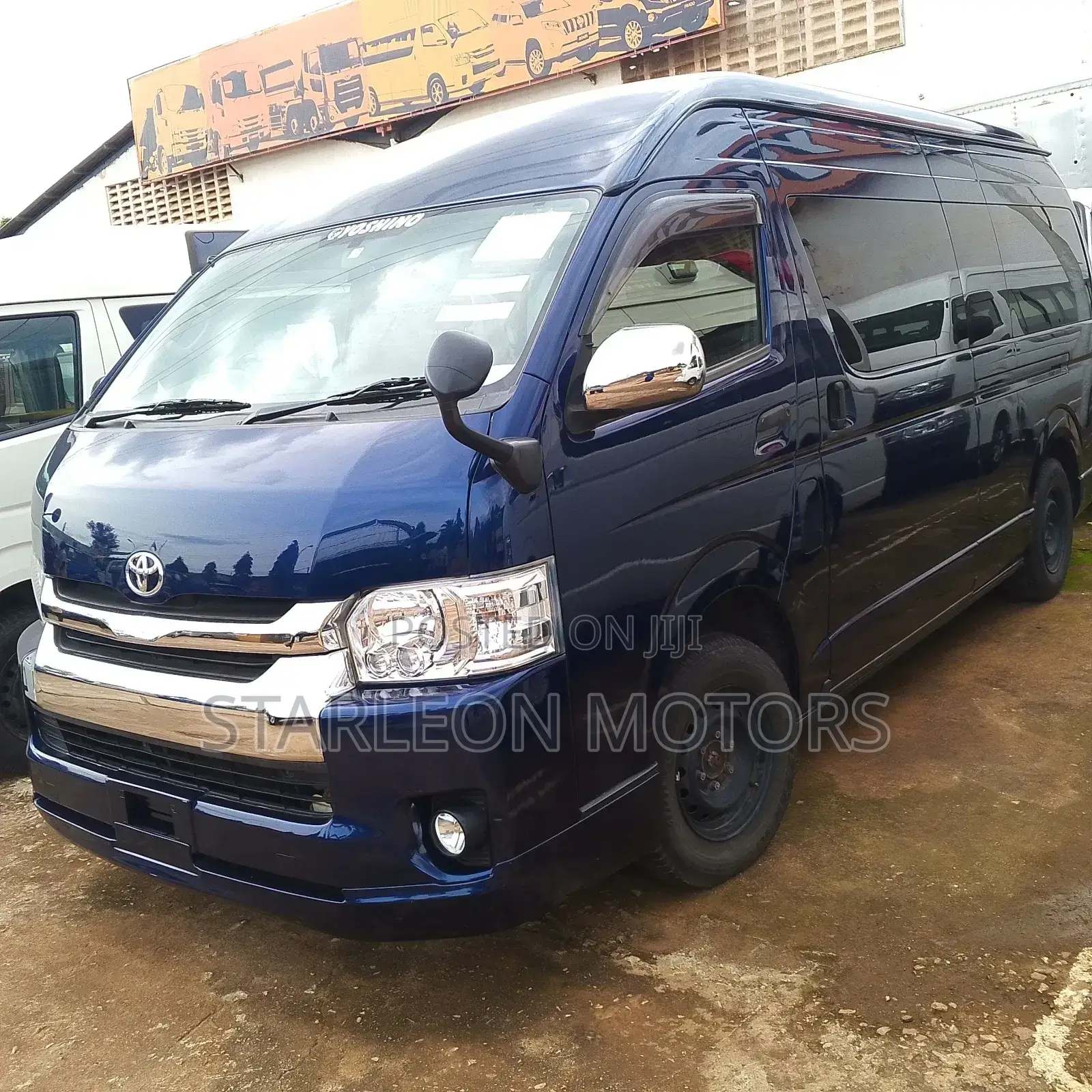 Toyota HiAce 2012