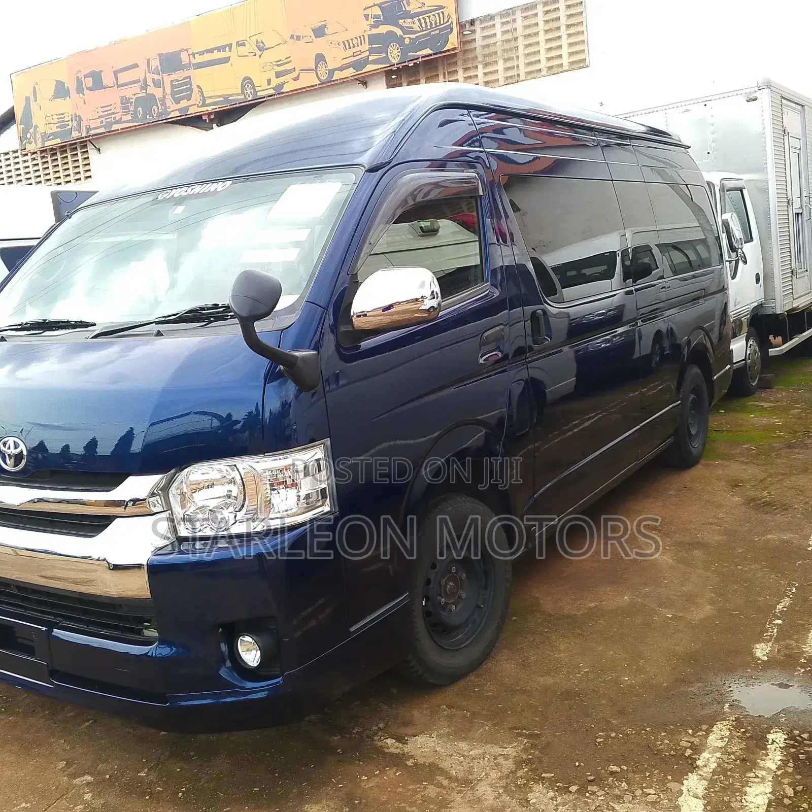 Toyota HiAce 2012