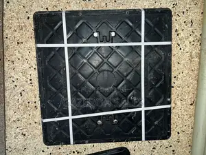 Plastic Manhole Cover – 50×50 Cm (Medium Duty)