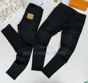 Haroeris Plain Black Jeans