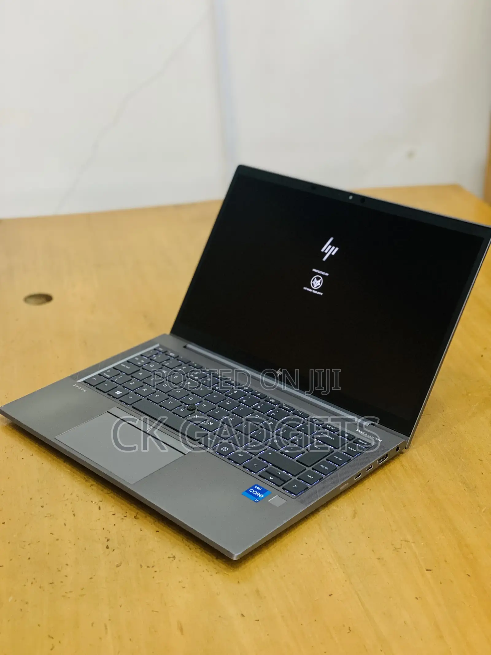 New Laptop HP ZBook Firefly G8 16GB Intel Core I7 SSD 512GB