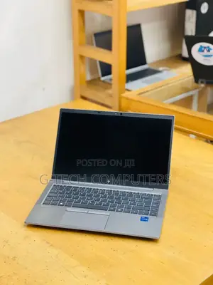 New Laptop HP ZBook Firefly G8 16GB Intel Core I7 SSD 512GB