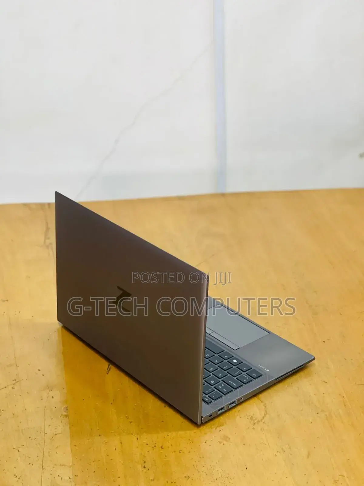 New Laptop HP ZBook Firefly G8 16GB Intel Core I7 SSD 512GB