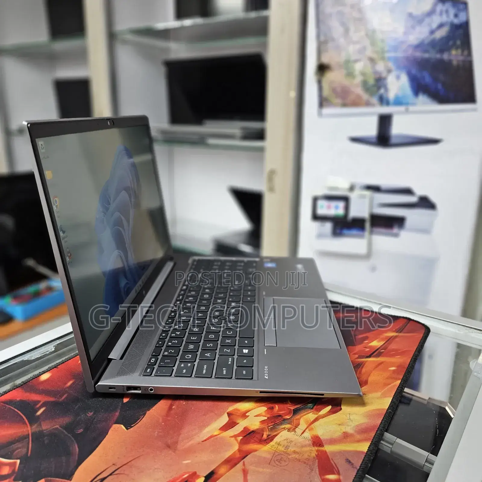 New Laptop HP ZBook Firefly G8 16GB Intel Core I7 SSD 512GB