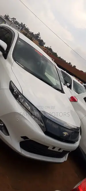 Toyota Harrier 2.0 2016 White