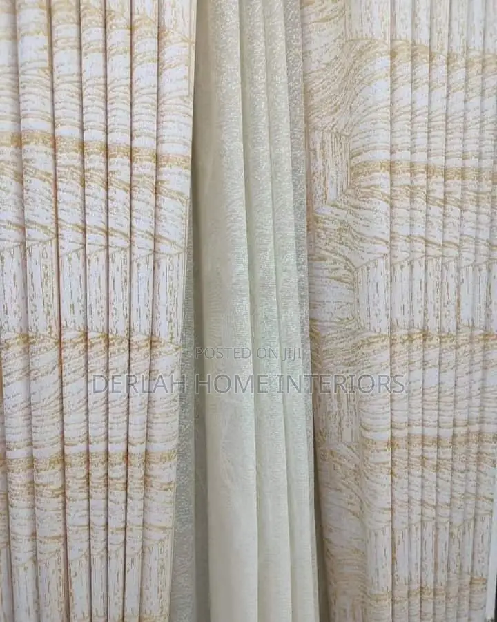 Cream/Gold Hexagon Curtain