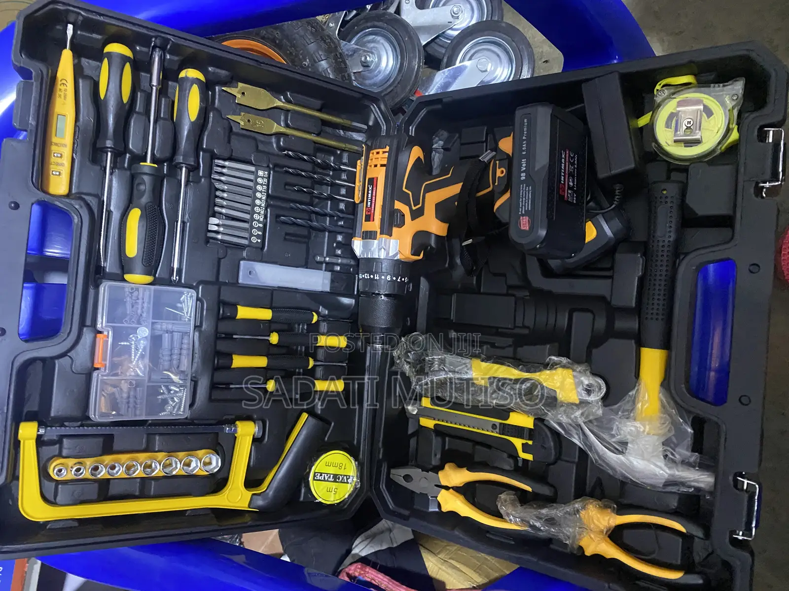 Complete Cordless Drilling Machine Set