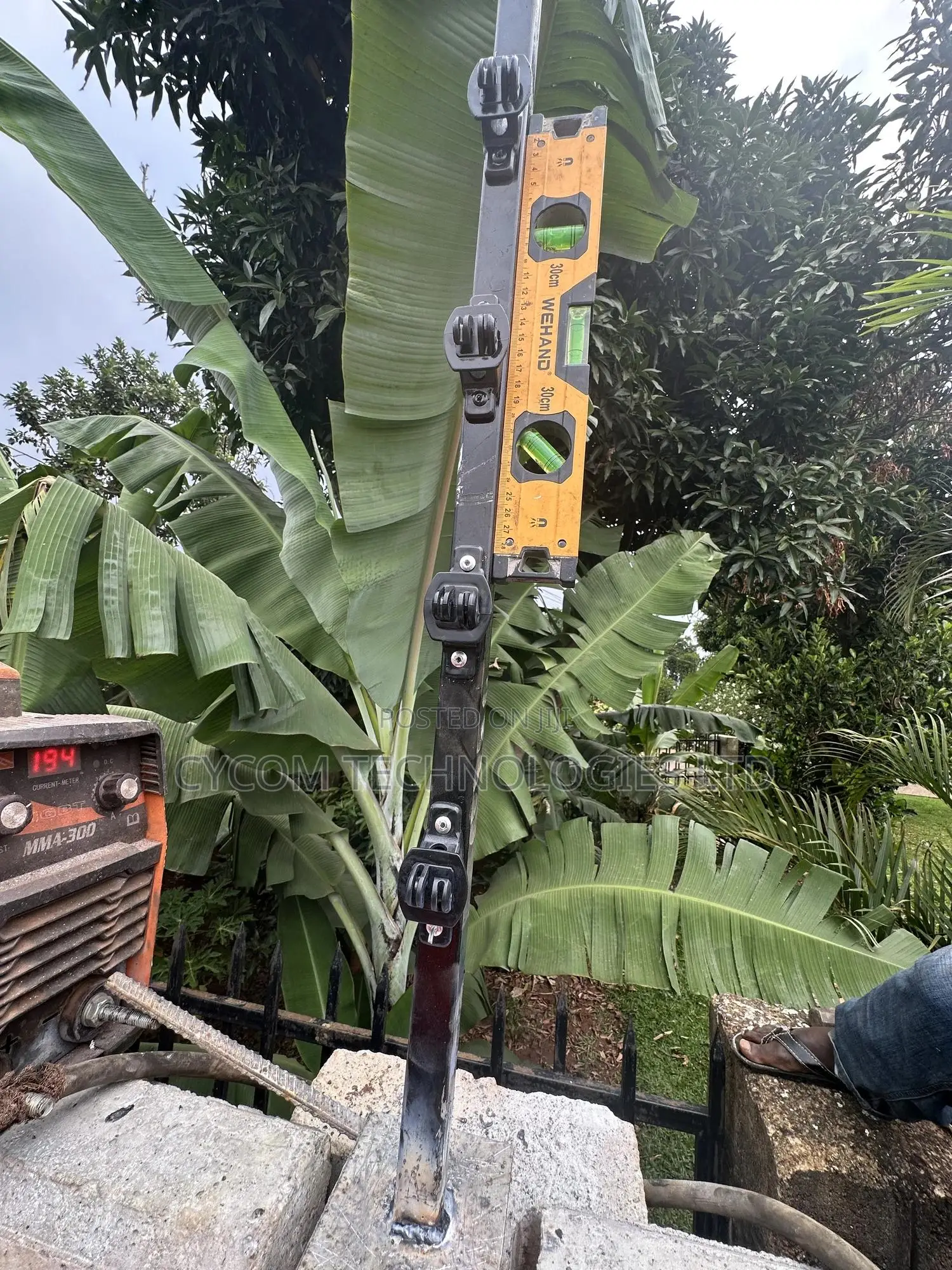 Electric Fence With Galvanized 40 Mm Stands