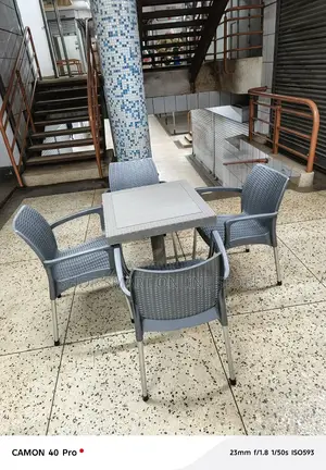 Bar/Restaurant Chairs Plastic and Table
