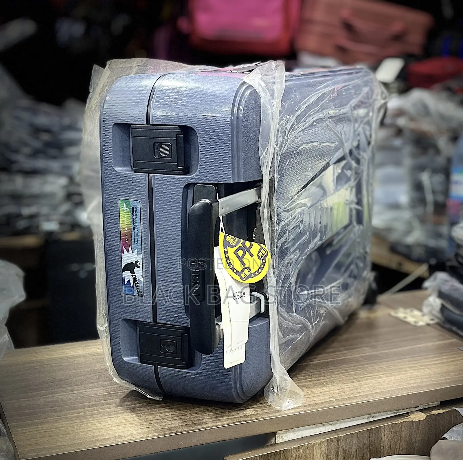 Suitcase - Travellers Choice 32ltrs