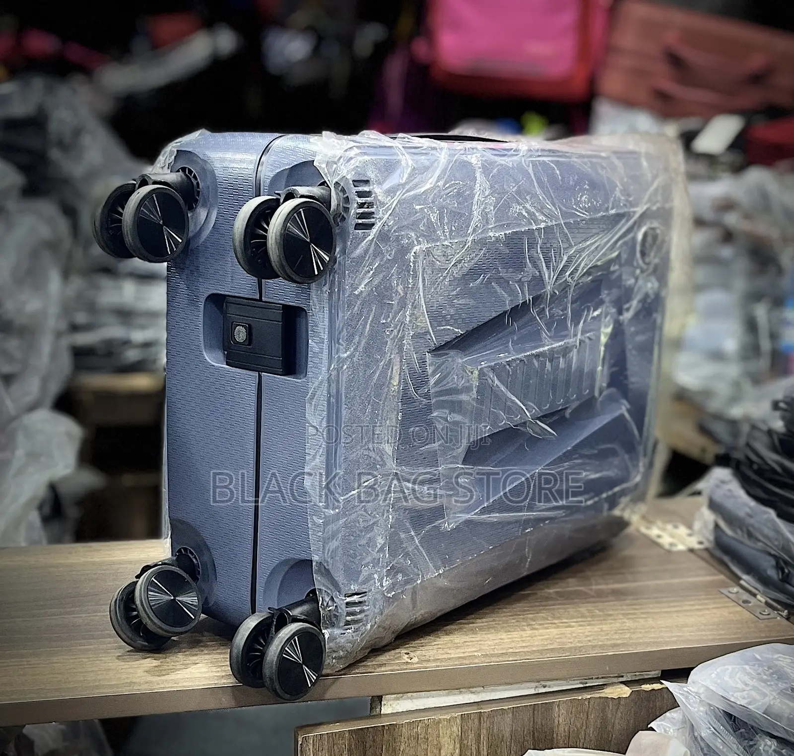 Suitcase - Travellers Choice 32ltrs