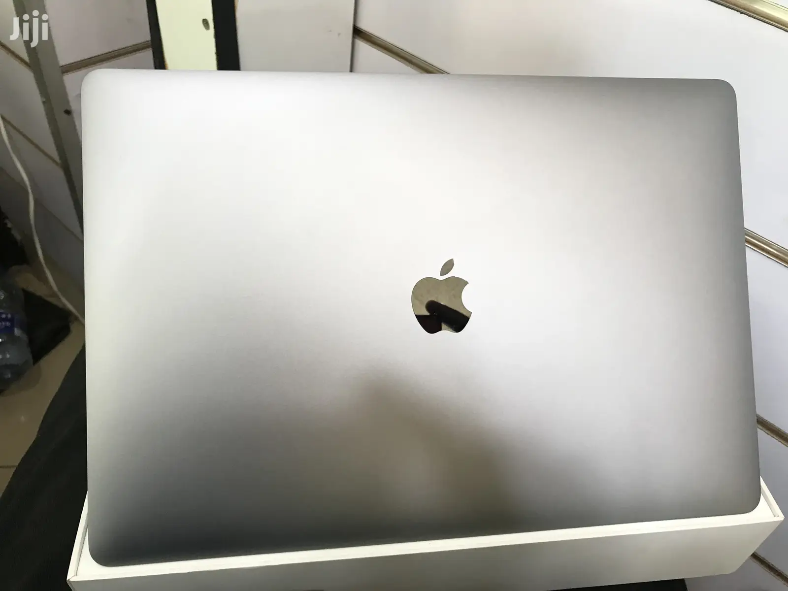New Laptop Apple MacBook Pro 16GB Intel Core i7 SSD 512GB