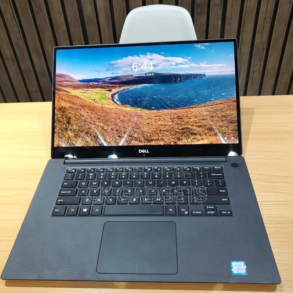 New Laptop Dell XPS 15 9570 16GB Intel Core I7 SSD 512GB