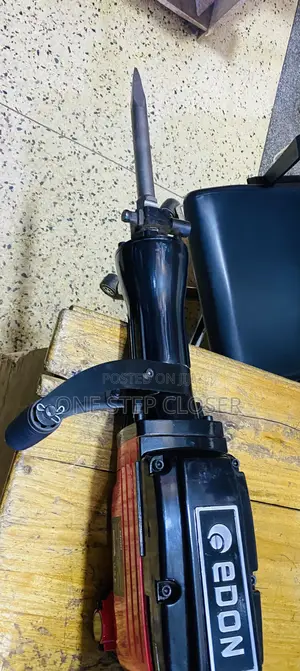 Demolition Hammer/Breaker / Makita