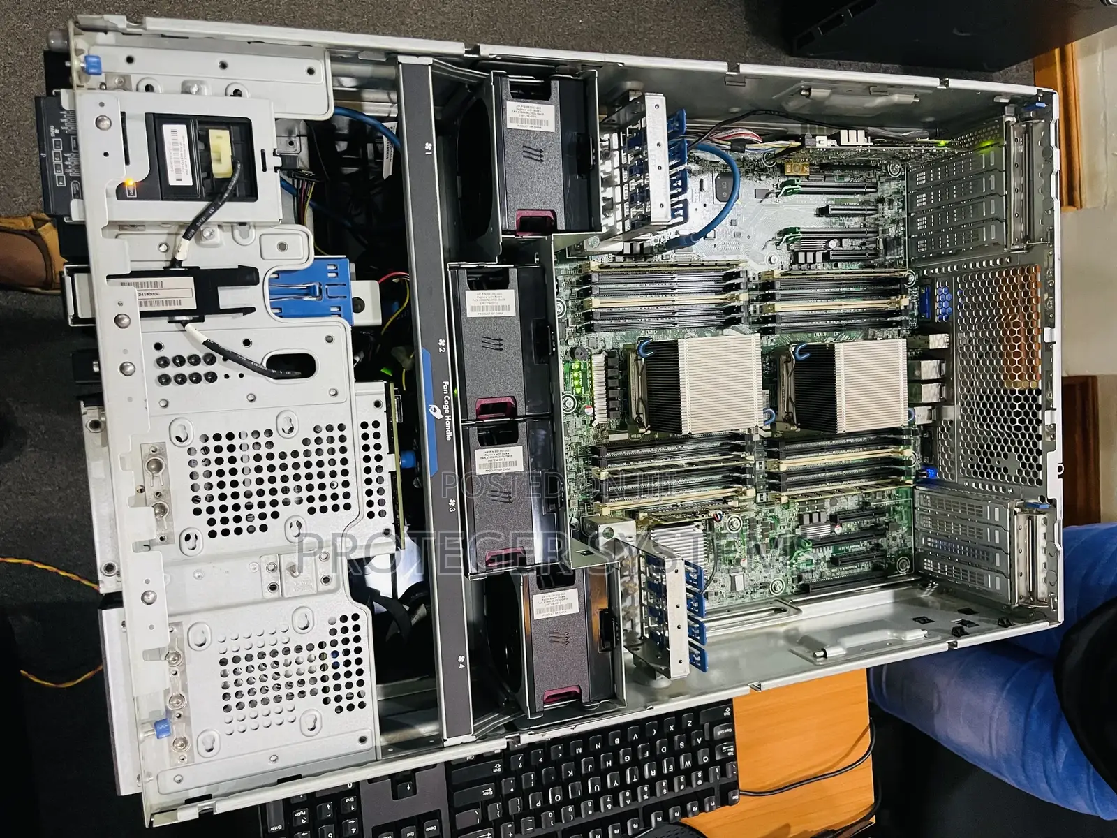 Server HP ProLiant ML 64GB Intel Xeon HDD+SSD 4T