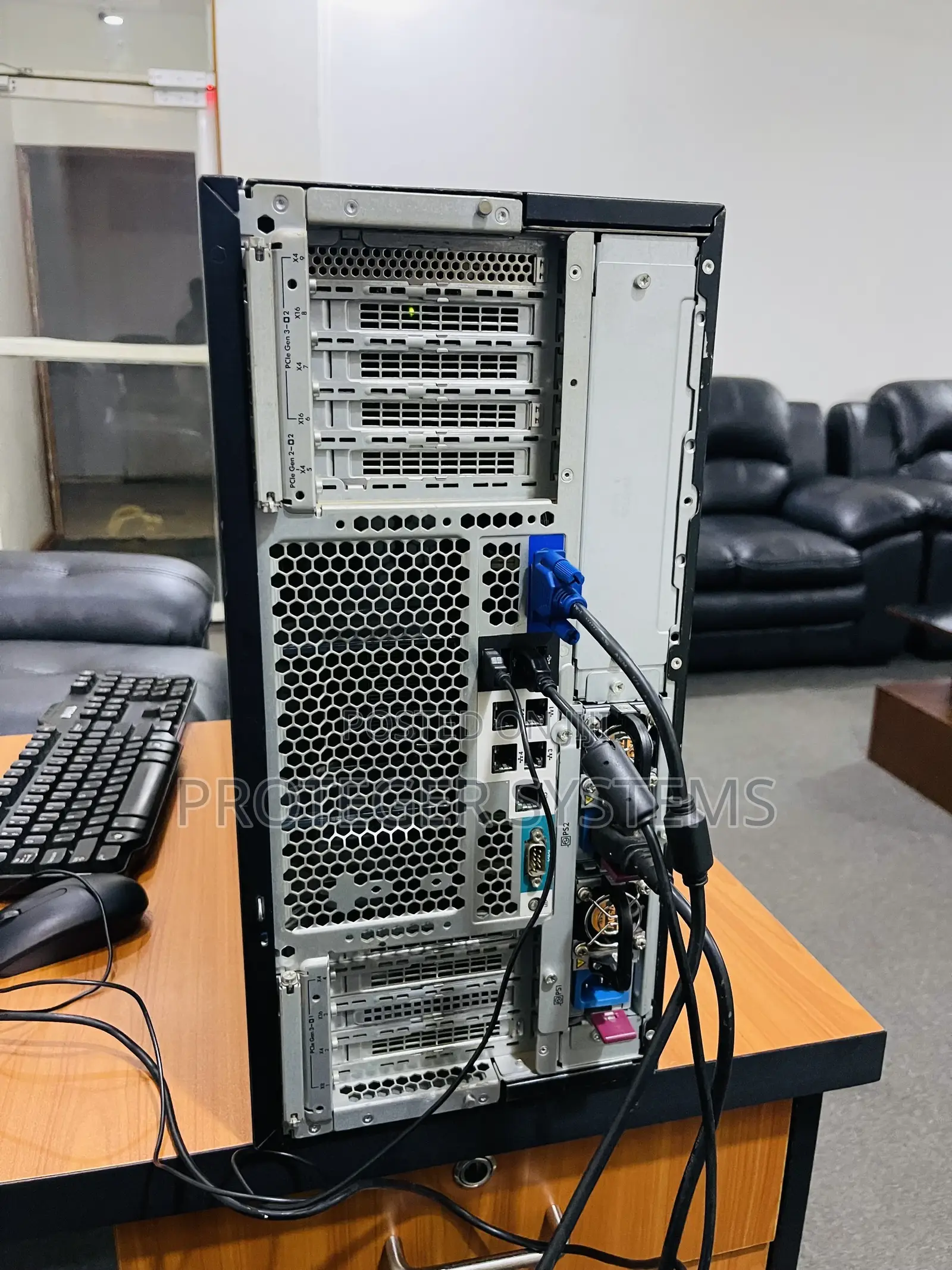Server HP ProLiant ML 64GB Intel Xeon HDD+SSD 4T