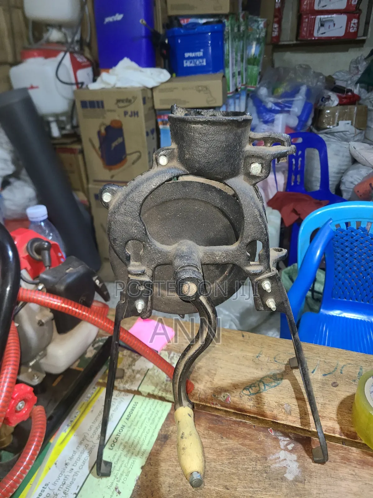 Hand Held Maize/ Corn Sheller Which Manually Used