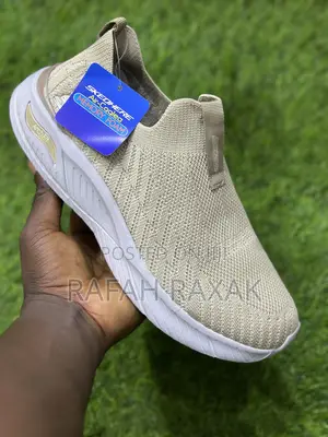 New Classic Skechers Arch-fit D’Lux Light Sneakers