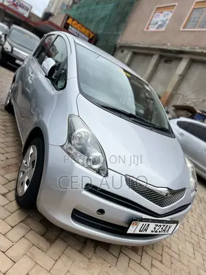 Toyota Ractis 2010 Silver