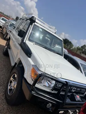 Toyota Land Cruiser 2006 White