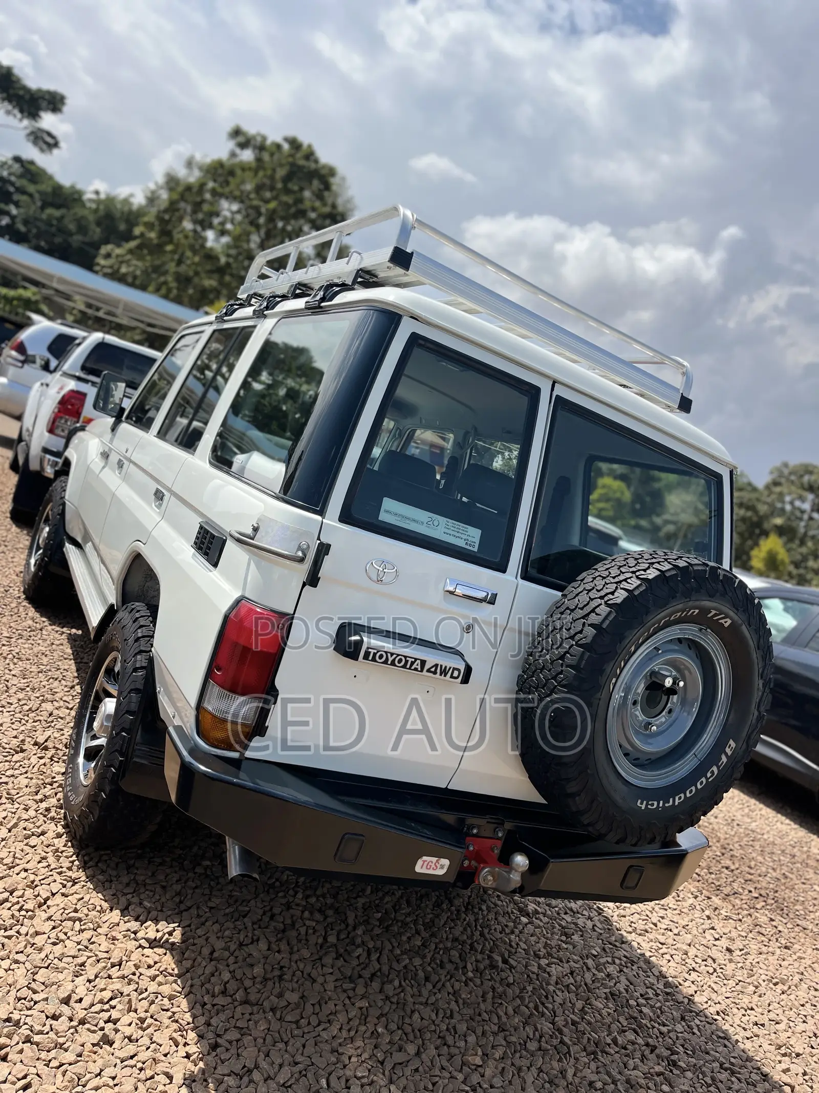 Toyota Land Cruiser 2006 White