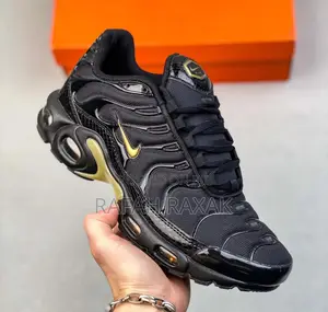 Men’S Super Classic Black/Gold Nike Tn Air Max Plus Sneaker