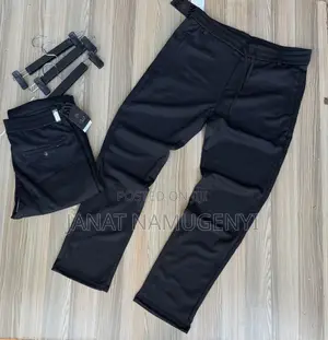 Tuees Black Sweater Pant With Drawstring Closure