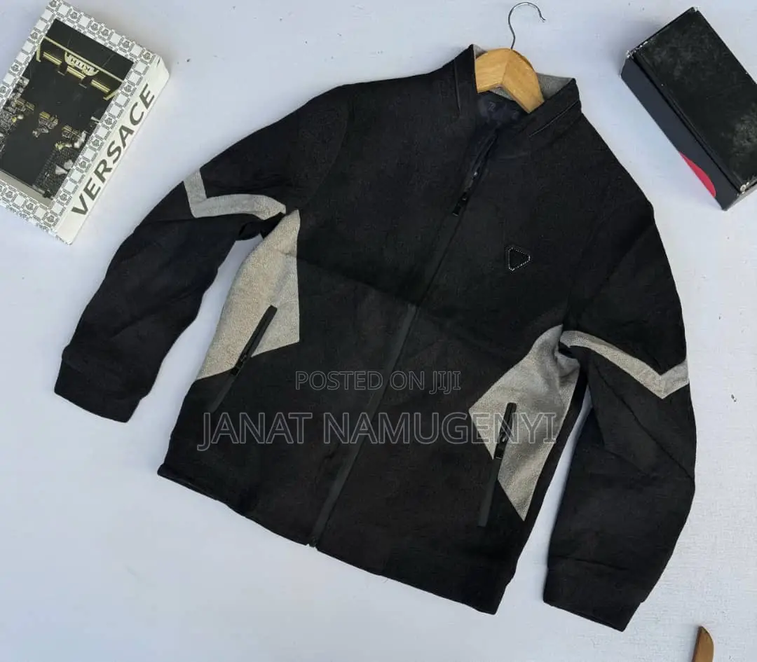 Cales Black Jacket With Gray Design