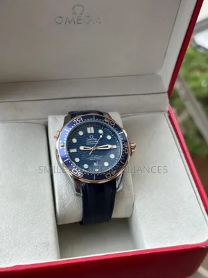 Rubber Strapped Men's Authentic Omega Wrist Time Piece