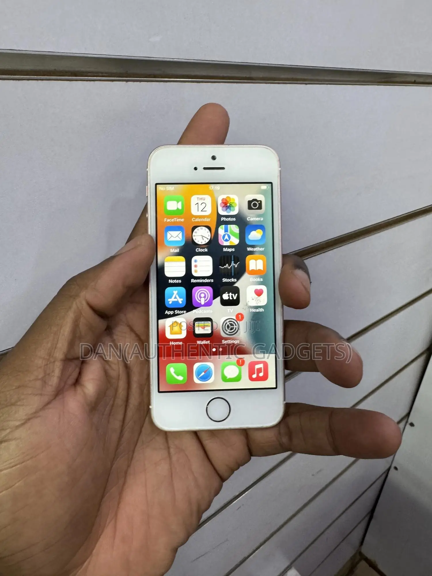 Apple iPhone SE 32 GB Gold