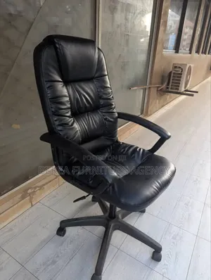 Comfortable High Back Swiveling Office Chair