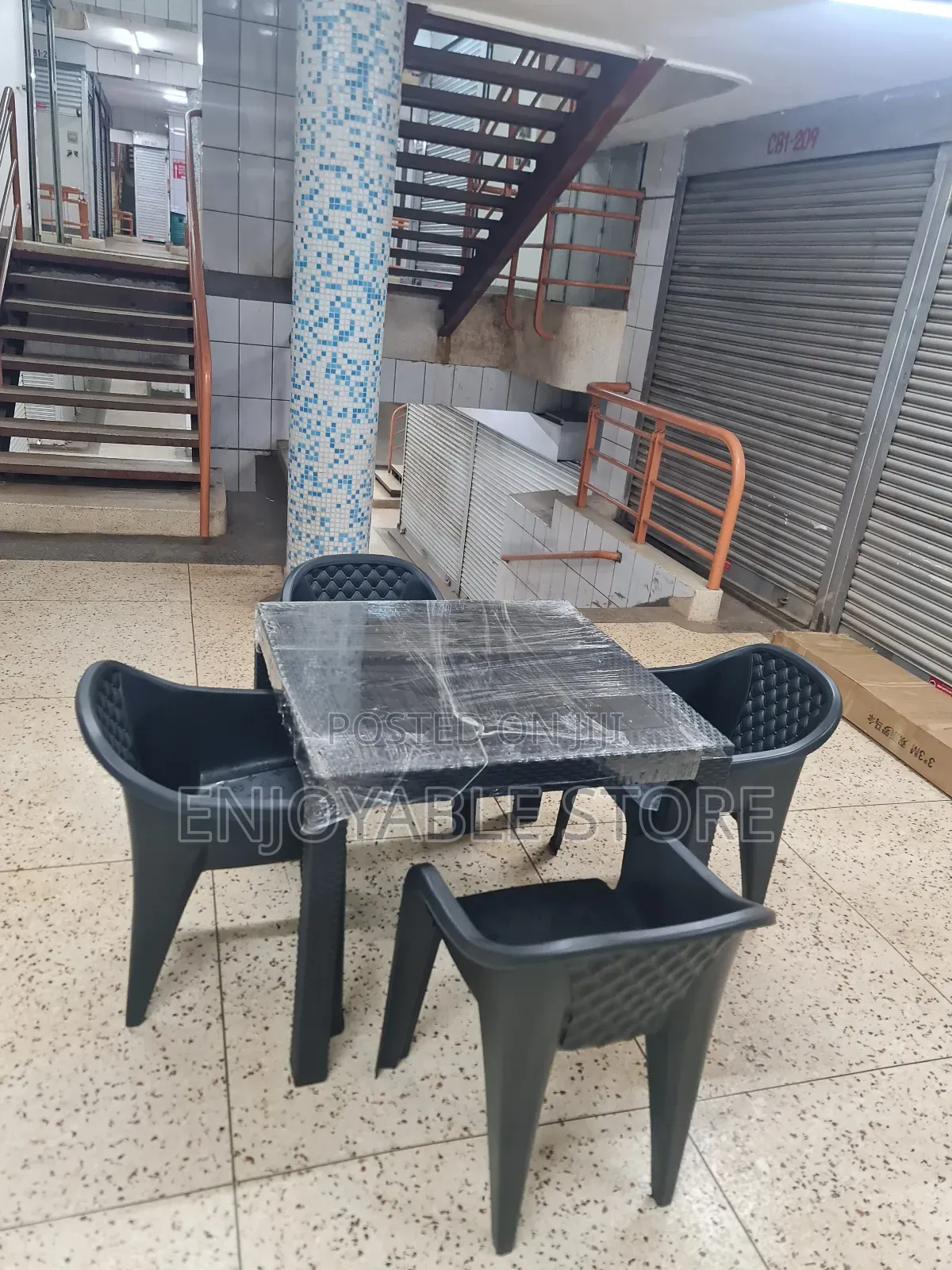 Straight Stands Plastic Tables and Chairs Heavy Weight