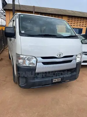 Toyota HiAce 2011 Silver