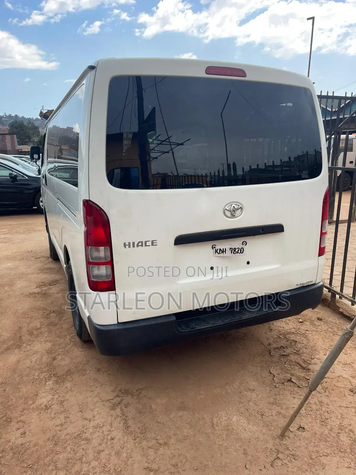 Toyota HiAce 2011 Silver