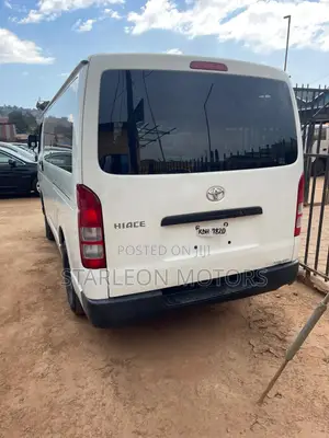 Toyota HiAce 2011 Silver