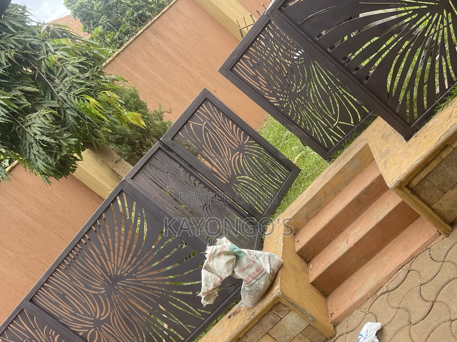 Balooconies Compound
