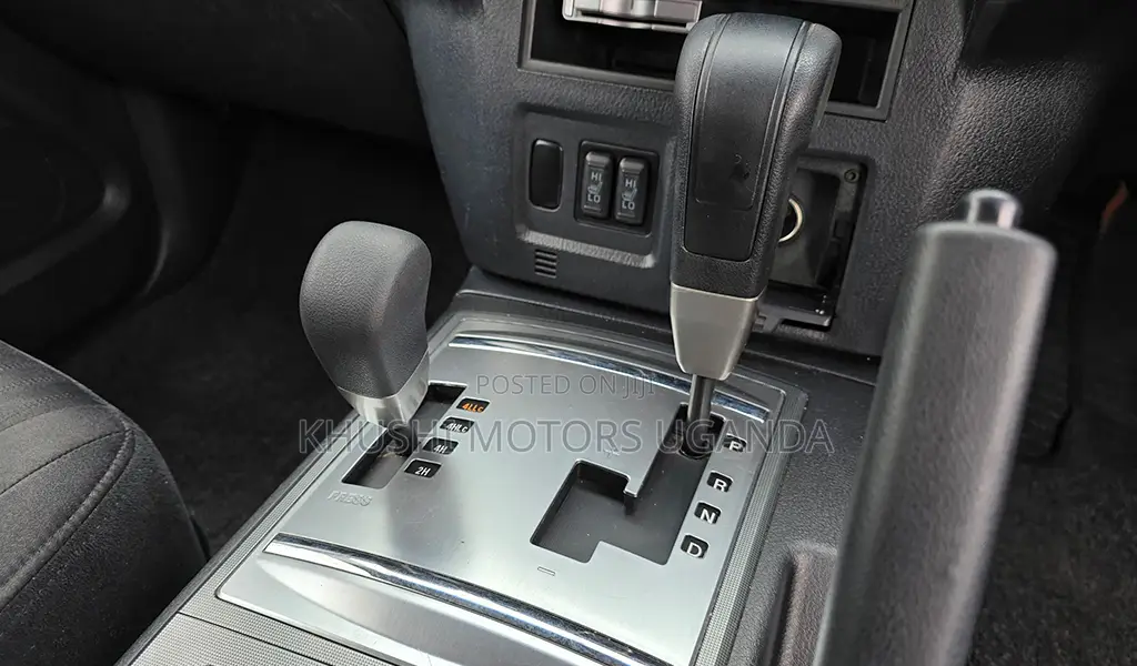 Mitsubishi Pajero 2012 Silver