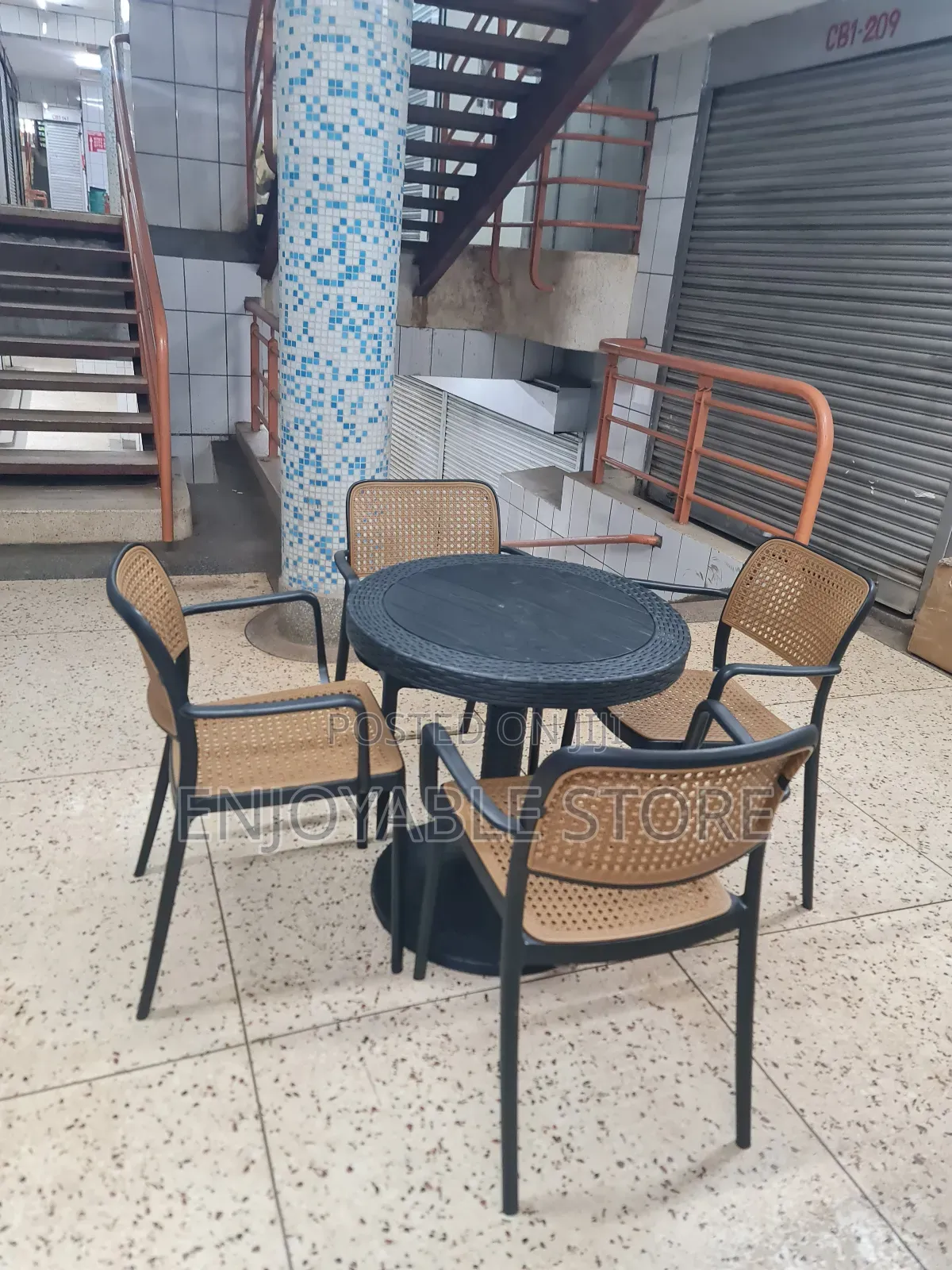 Outdoor Bar/Restaurant Chairs Plastic and Table
